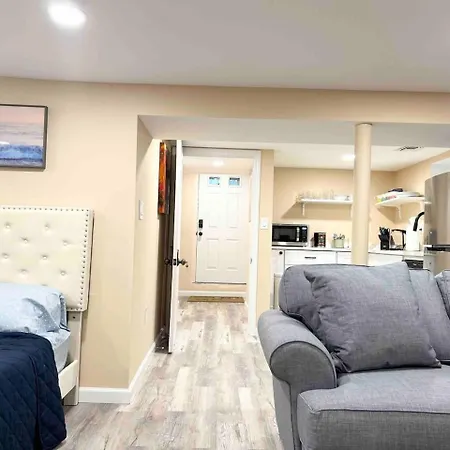 Lovely And Newly Constructed Downtown Studio